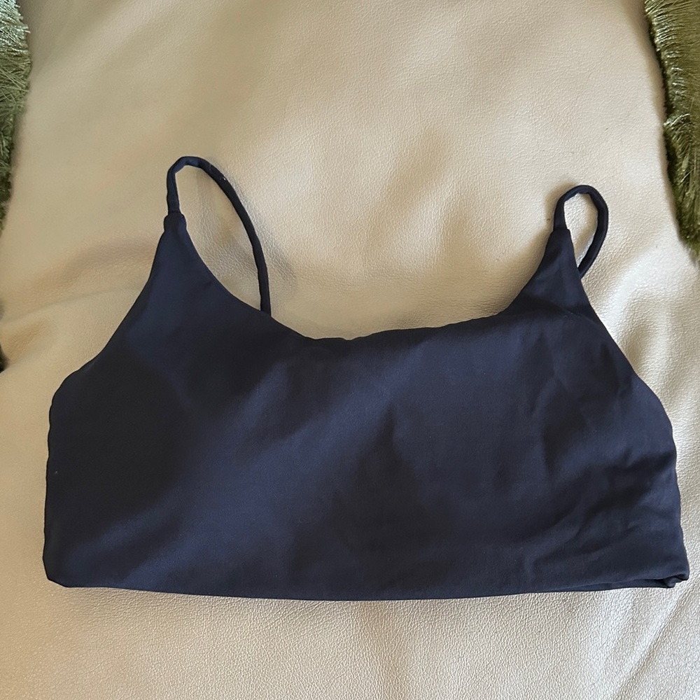 Black sports bra Top M